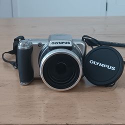 Olympus Compact Super Zoom Digital Camera