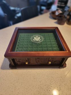 Beautiful Display Case For USA Uncerculsted  Quarters 