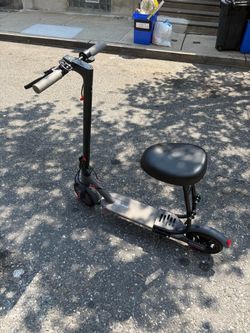 E scooter with seat