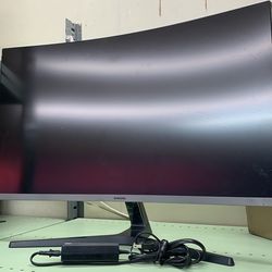 32 “ curved monitor