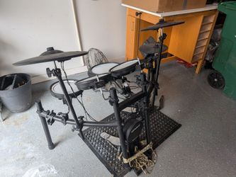 Roland TD-17 Electronic Drum Kit ( everything except chair )