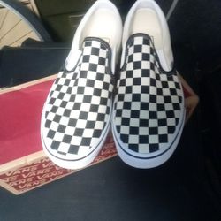 VANS MEN 9.5 CLASSIC SLIP ON