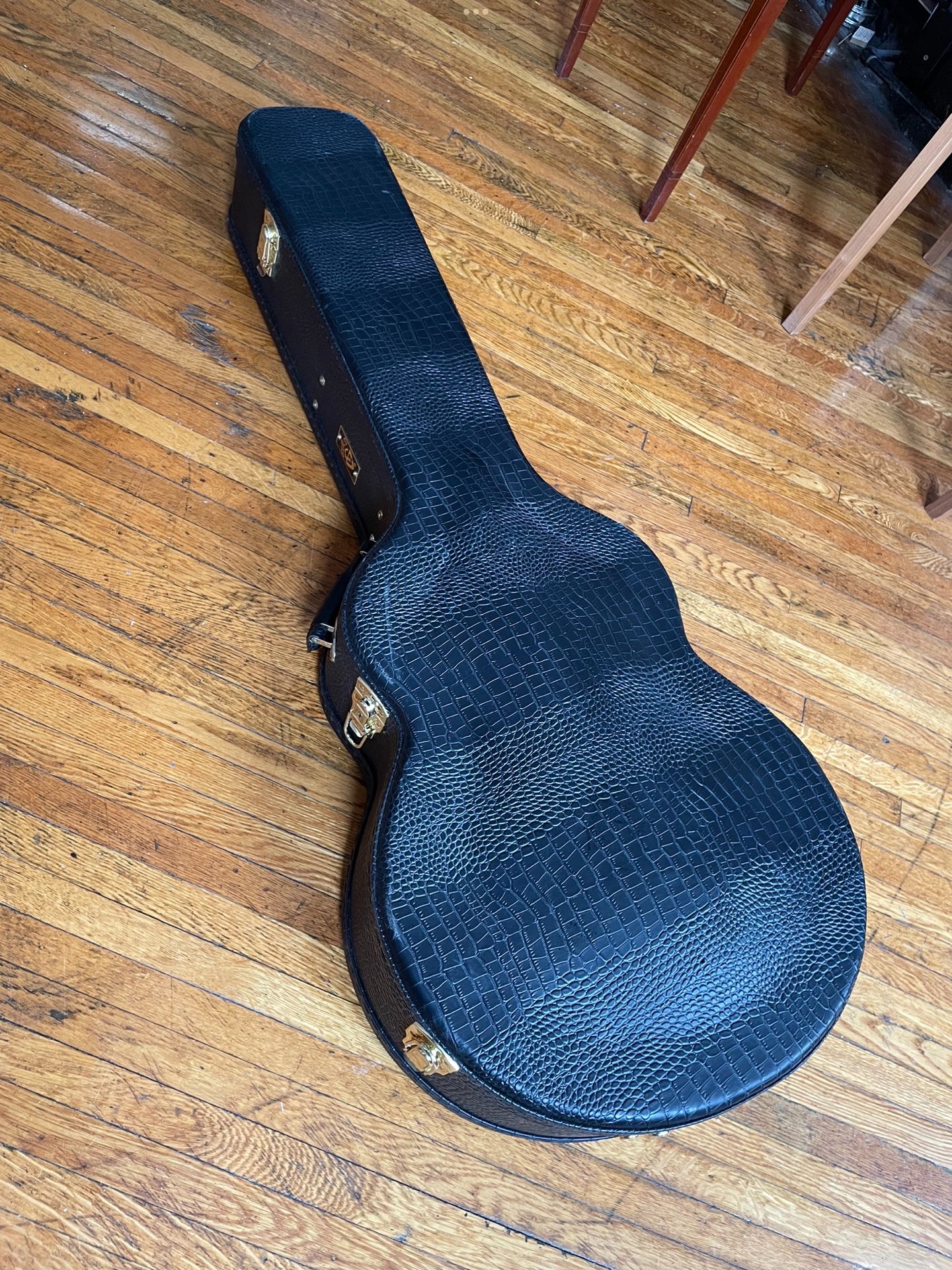 Guild Humidified Archtop Wood Case