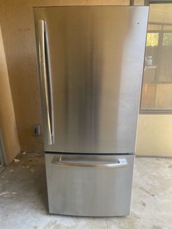 GE 21 Cu. Ft. Stainless Bottom-Freezer Refrigerator – Works Great