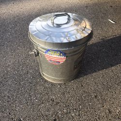 Metal Bucket w/Lid
