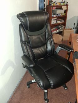 LEATHER OFFICE/GAMING CHAIR