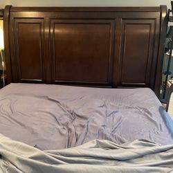 Queen Bedframe With 2 Nightstands 