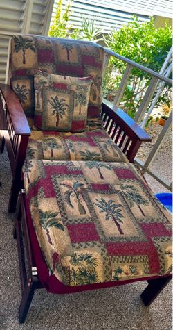 GORGEOUS 😁 LOUNGER! Stunning Design, Ultra Comfortable! Solid Wood!