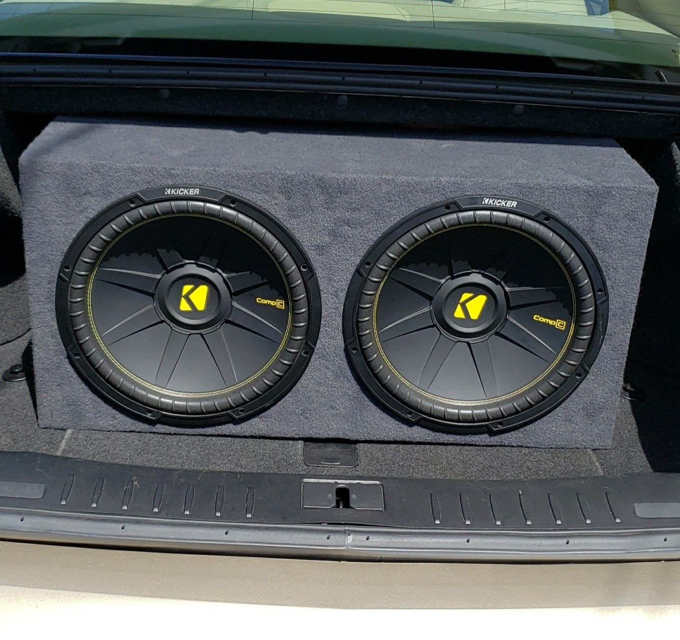 Kicker Comp C boxed 15s 600RMS each🔊