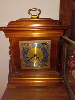 Clock sounds like grandfather clocks