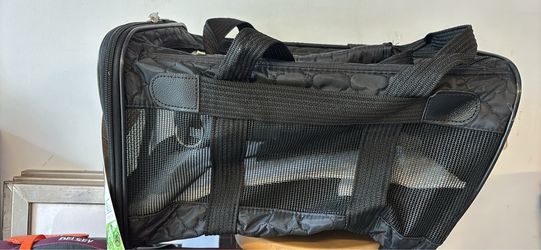 BRAND NEW NEVER used:  Black Soft-Sided Pet Travel Carrier