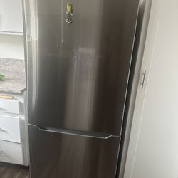 Refrigerator as new "INSIGNIA"