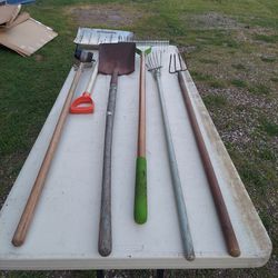 6 piece outdoor tool kit.