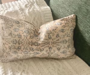 Brand New! 12 by 20 Vintage Style Persian Lumbar Throw Pillow Cover.