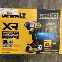 DEWALT 1/4" 3-Speed Impact Driver Kit w 2Ah+1.7Ah Bat Charger & Bag
