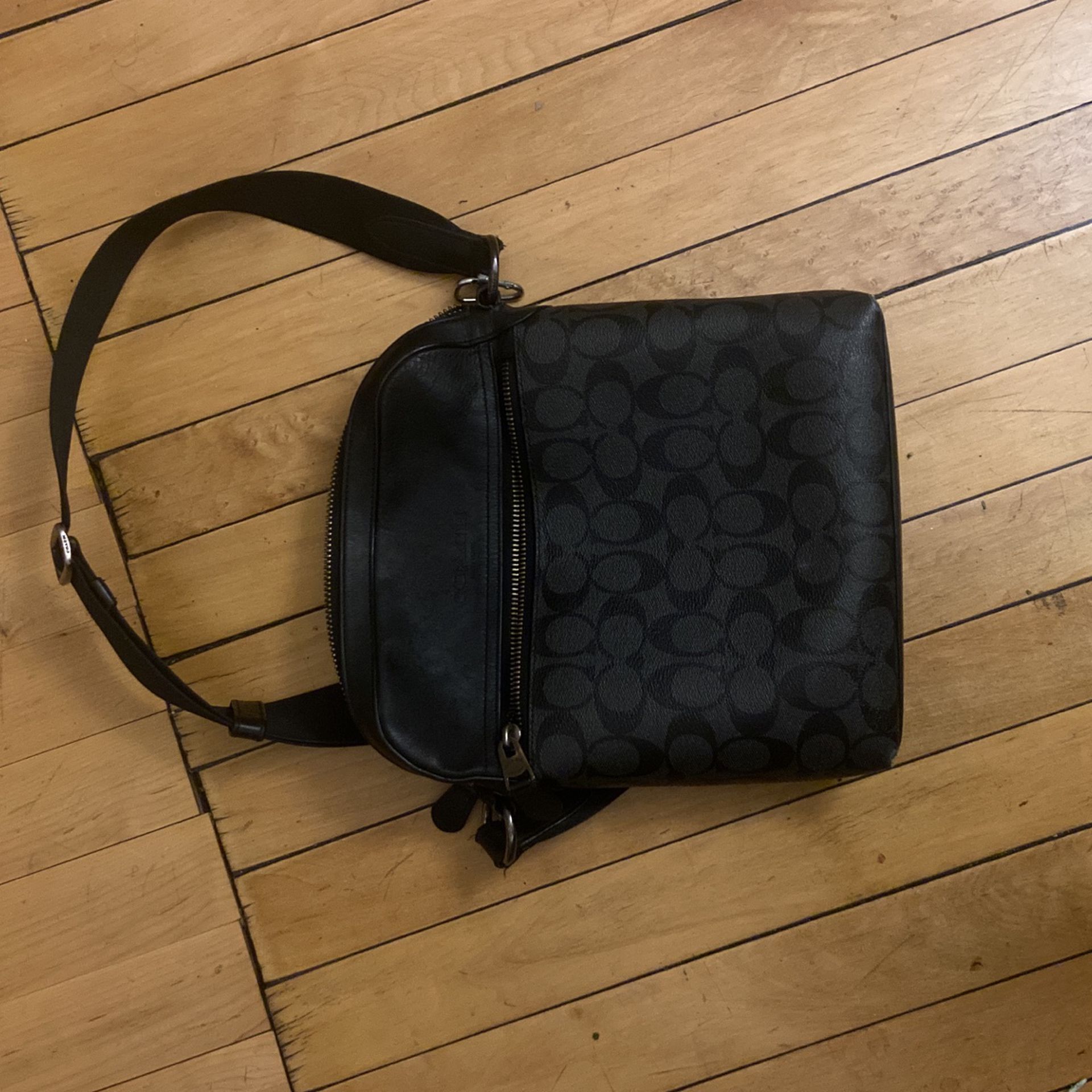 Coach Messenger Bag for Sale in Overland, MO - OfferUp