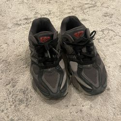 New balance 9060 Size 5