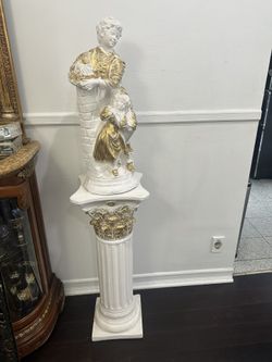 Beautiful Statue With Stand 