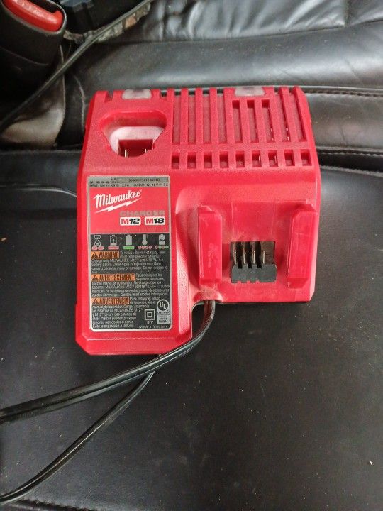 Milwaukee M18 Charger