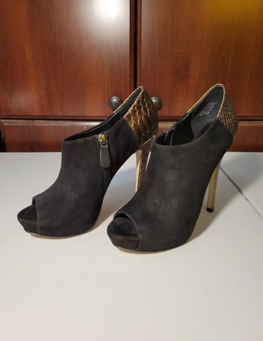 new Boutique
9 Colton black peep
toe suede booties
size 8