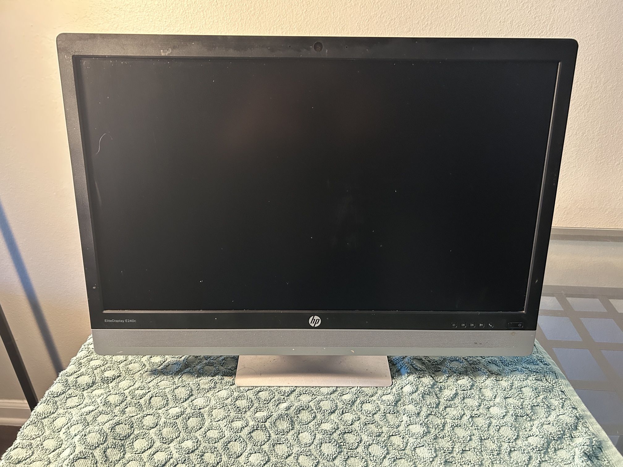 HP EliteDisplay E240c Video Conferencing Monitor