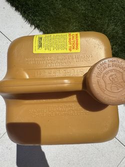 Like new 2.5 gallon chlorine jug only. Only msg when ready to pick up. If it’s posted it’s available