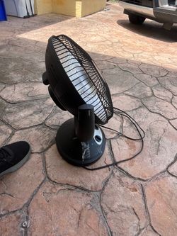 Intertek 800 watt oscillating Reflective Heater