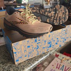 Brooks Adrenaline GTS Size 8 M