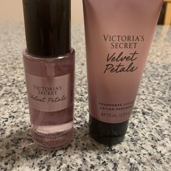 Victorias  Secret  Velvet Petals Set