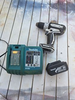Makita 18 volts one battery and a charger