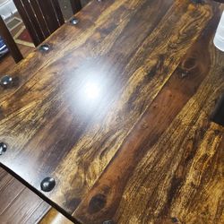 Farmhouse Style Table W 4 Leather Seat Chairs