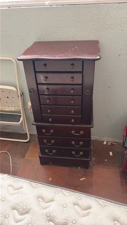 Traditional jewelry chest