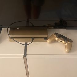 Discontinued Gold ps4 Slim! 1TB!