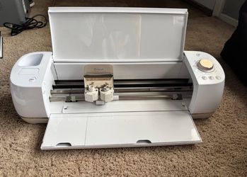 Cricut Explor Air 2 & Supplies