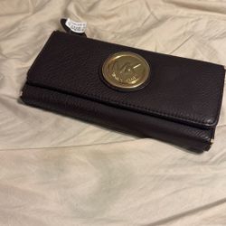 MK wallet Slight Peeling On Sides