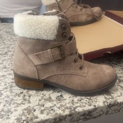 Sketchers Women’s Super Cute New Boots 