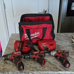 Milwaukee impact, 2x Drill 2x Batteries 2x Charges & Bag