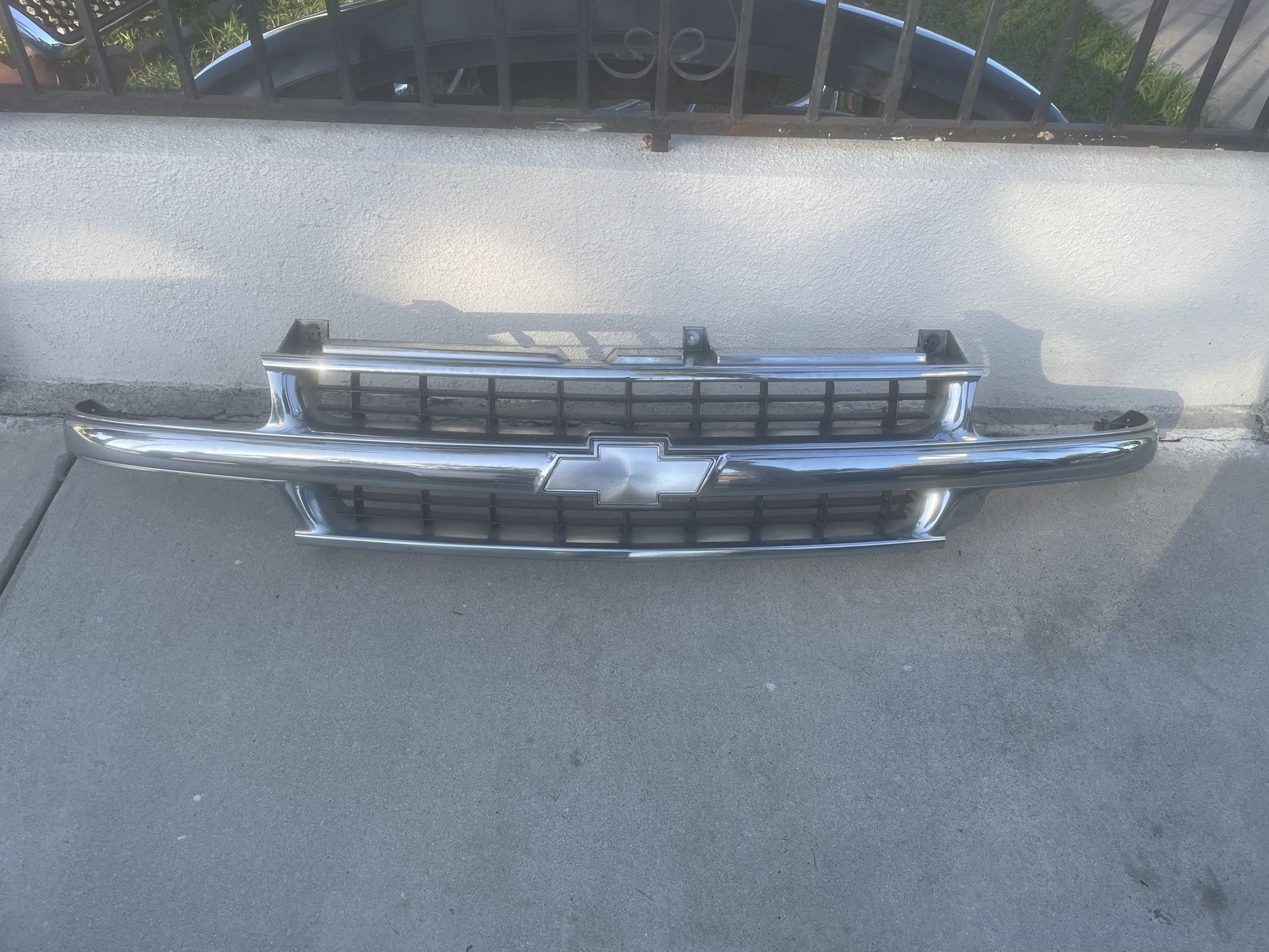 Chevy Silverado Tahoe suburban Grille
