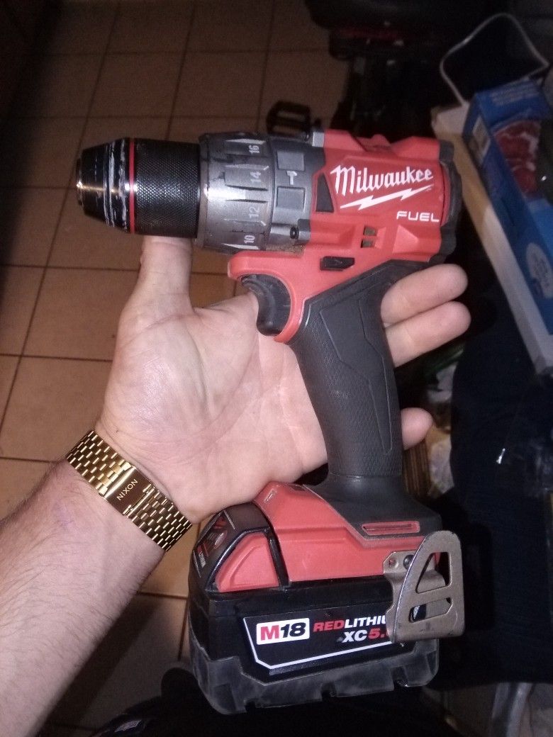 Milwaukee M18 FUEL 1/2 hammer drill/driver (TOOL ONLY). 120$ Like New