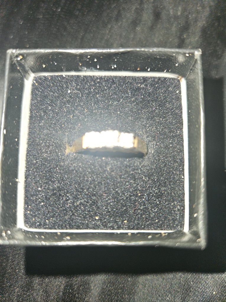 3 Diamond 14k Ring