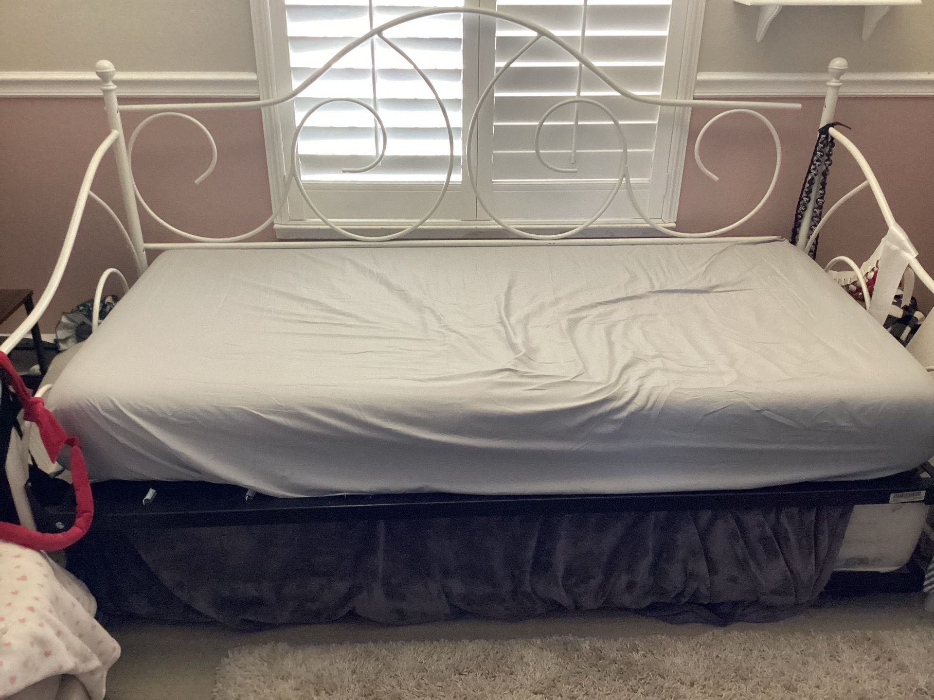 Twin trundle bed