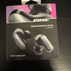 New Bose Quiet Comfort Ultra  w/ Lightly used Wireless charging case 