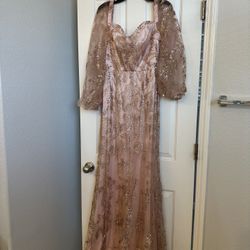 Beautiful like new dress with long shoulders