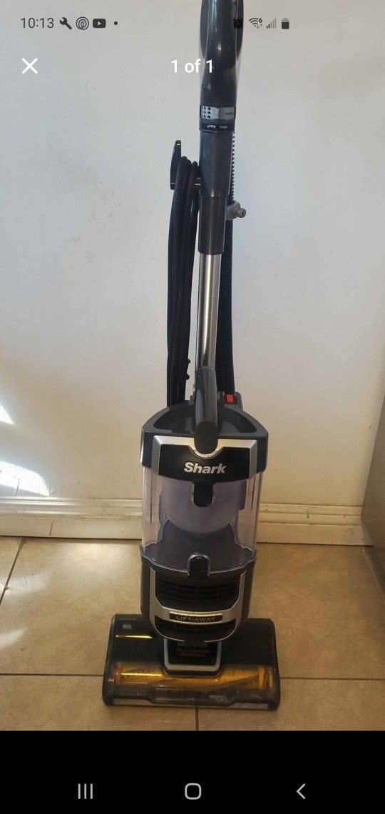 Shark Navigator Lift Away Vacuum Used Very Little