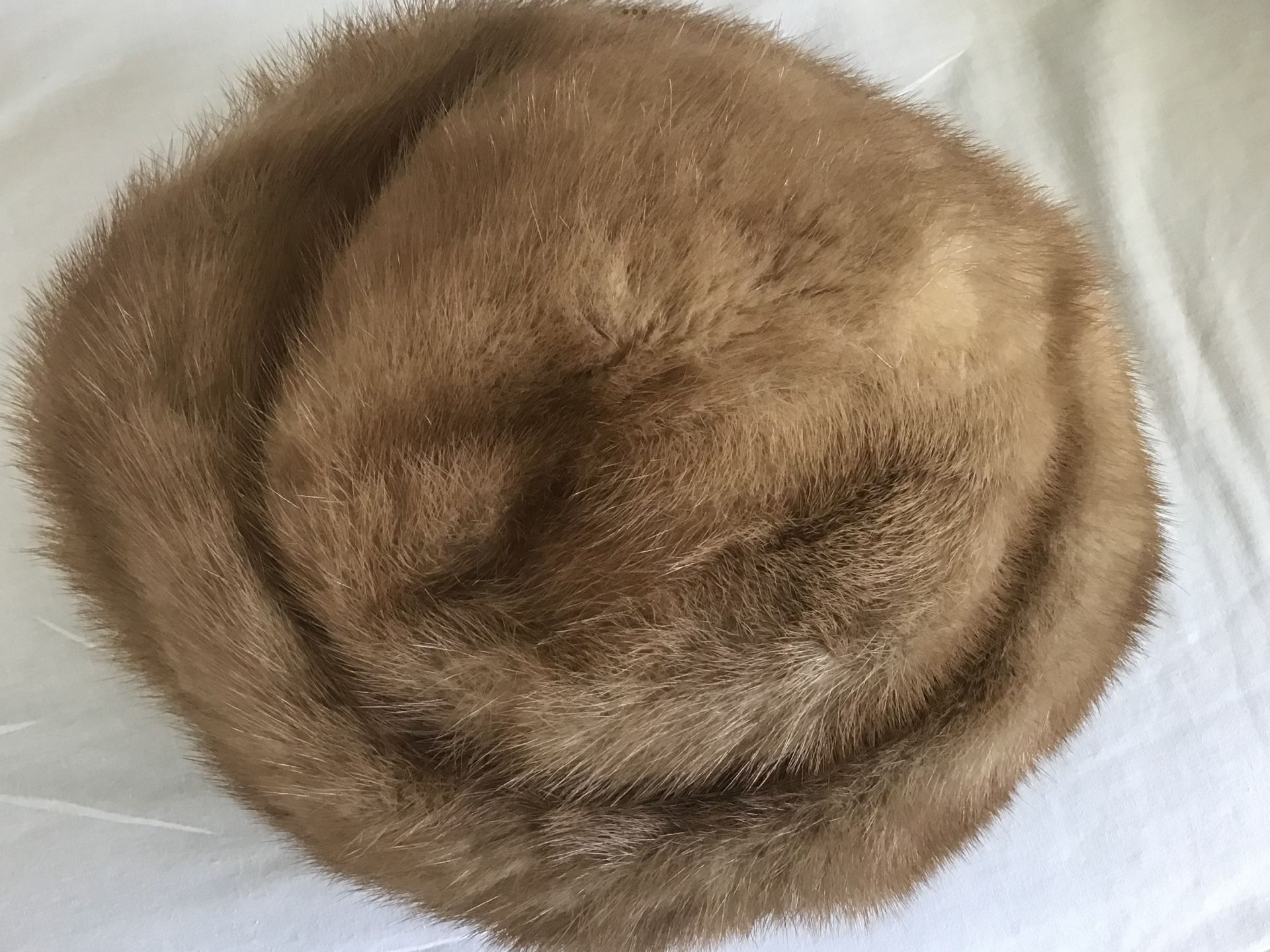 Vtg. 1940s Taupe Genuine Fur Headpiece / Hat Women’s Size Small Pillbox Shaped