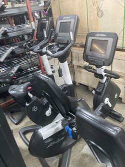 LifeFitness Lifecycle Discover Upright Bike Newer Style
