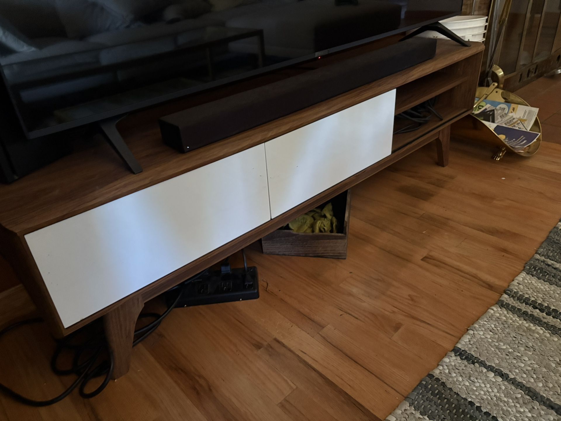 TV Stand 