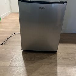 Whirlpool mini fridge