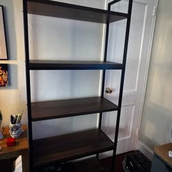 5-Tier Industrial Bookshelf – Wood & Metal Shelving Unit (Excellent Condition)