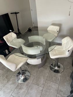 dining table with 4 bar stool chairs
